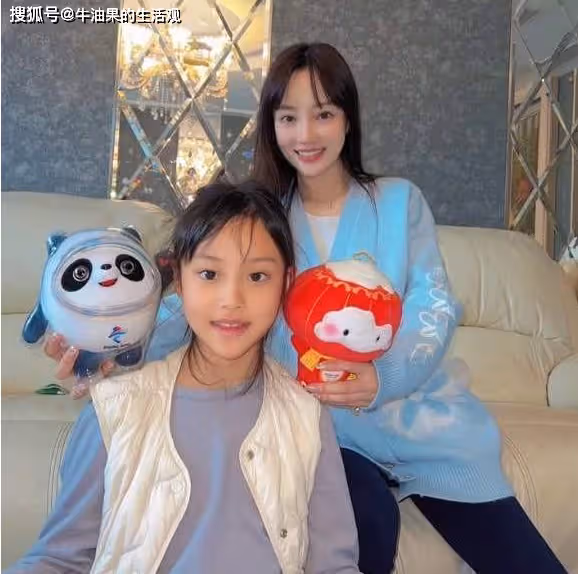 李小璐女兒甜馨註銷帳號,因cos細節被網暴,網友:放過孩子吧