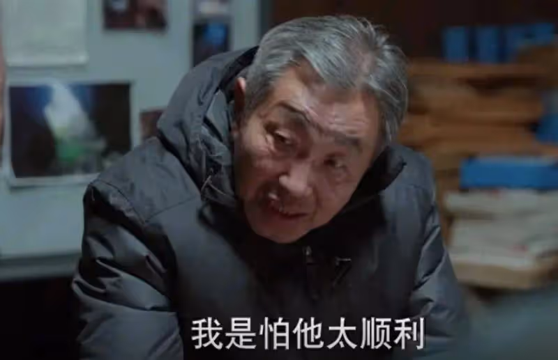 《江河日上》：看懂鄭寒江掉頭清理垃圾，才明白李子平被識破