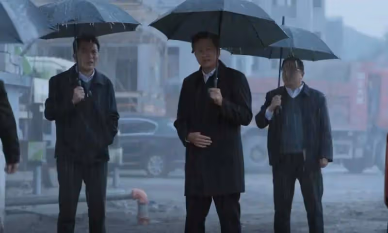 《江河日上》:看懂鄭寒江掉頭清理垃圾,才明白李子平被識破