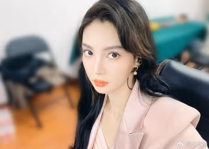 金晨被曝提禮物見胡夏父母，這是結婚的節奏嗎，不會是禮尚往來吧