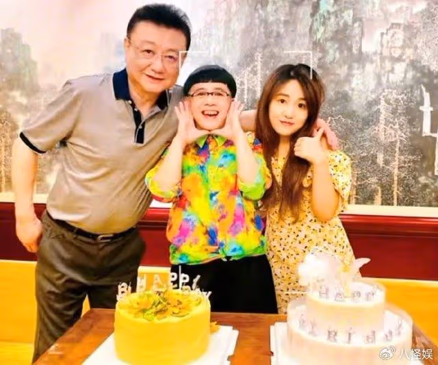 王寧女兒官宣生產,金龜子醫院陪伴,寶貝早產只有5斤多像姥爺