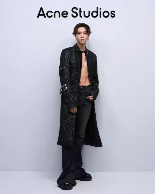 巴黎時裝周｜NCT Johnny比BTS師妹還辣　秀冰塊腹肌感受Acne Studios機械秋冬