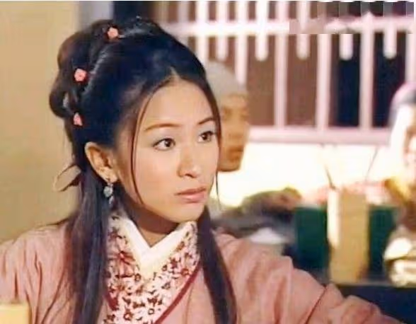 TVB前「御用丫鬟」變內地政協委員!大曬開會照!坐第一排顯眼