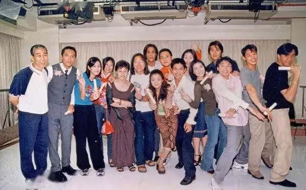 TVB前「御用丫鬟」變內地政協委員!大曬開會照!坐第一排顯眼
