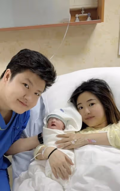恭喜!「金龜子」升級當姥姥,女兒誕下5.4斤男嬰,外孫酷似王寧