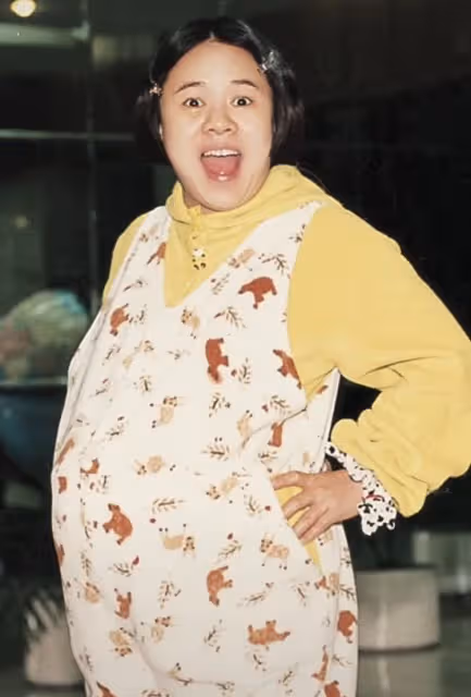 恭喜!「金龜子」升級當姥姥,女兒誕下5.4斤男嬰,外孫酷似王寧