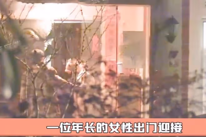 金晨拎禮物拜訪胡夏父母!細節看出胡夏太貼心,雙方粉絲卻吵翻天