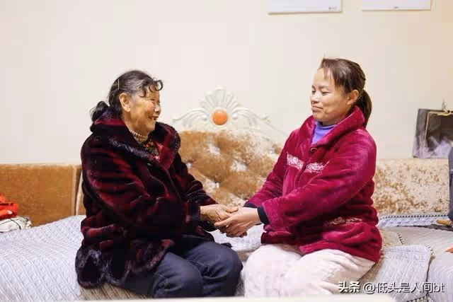 走親戚我去弟弟家住一晚，弟媳看到我一句話也沒有，我想馬上離開