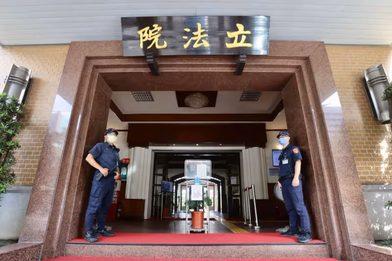 獨家｜立院官員撈油水？韓國瑜10天內2度警告　舉「大怒神」 嗆：爆弊端定處理