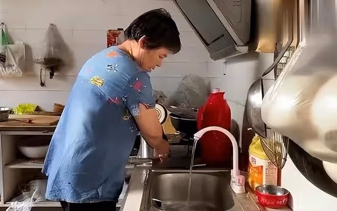 在兒子家過年我受盡冷眼,心寒後悄悄離開,第二天才被兒子發現