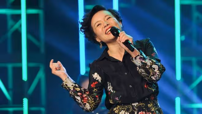 龔琳娜菜園摘菜曬照,一個詞竟讓網友集體懵圈:啥是白菜苔?