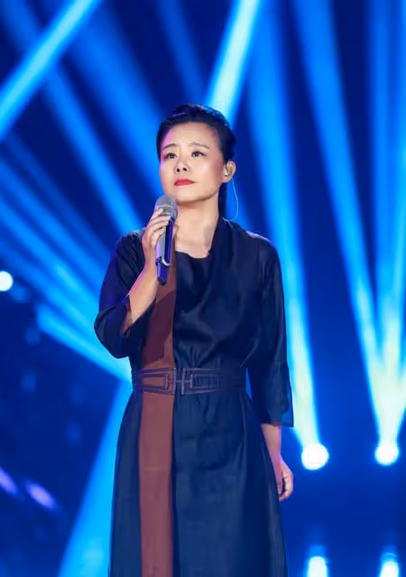 龔琳娜菜園摘菜曬照,一個詞竟讓網友集體懵圈:啥是白菜苔?
