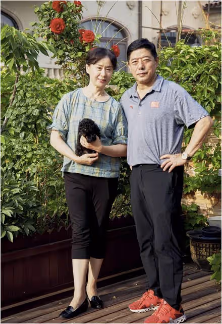 張繼科媽媽近照真驚艷!年過60歲端莊優雅風韻猶存,氣質不輸明星