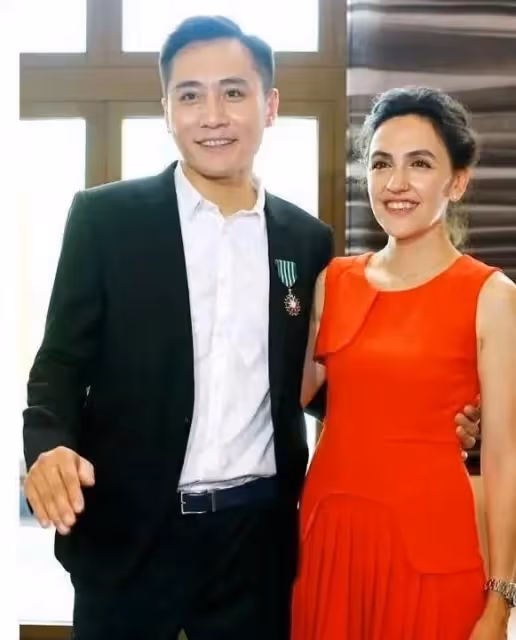 影帝劉燁的老婆原來是法國人!她五官精緻優雅大方,氣質不輸謝娜