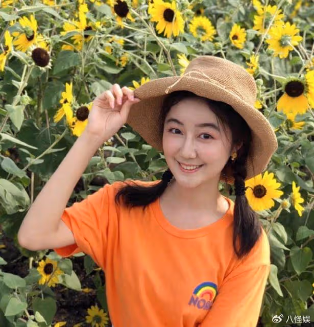 點讀機女孩術後畫面曝光,臉色蠟黃意識模糊,媽媽輕喚名字超心疼