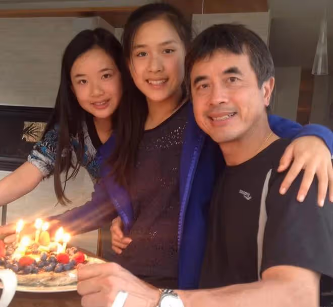 陳沖曬全家福!61歲的她風韻猶存,兩女兒身材高挑才貌雙全