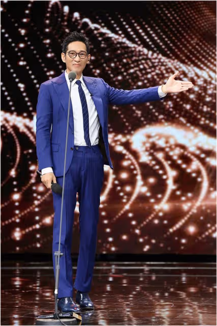 劉敏濤牽手王勁松亮相!一個溫婉大氣,一個氣質儒雅,郎才女貌