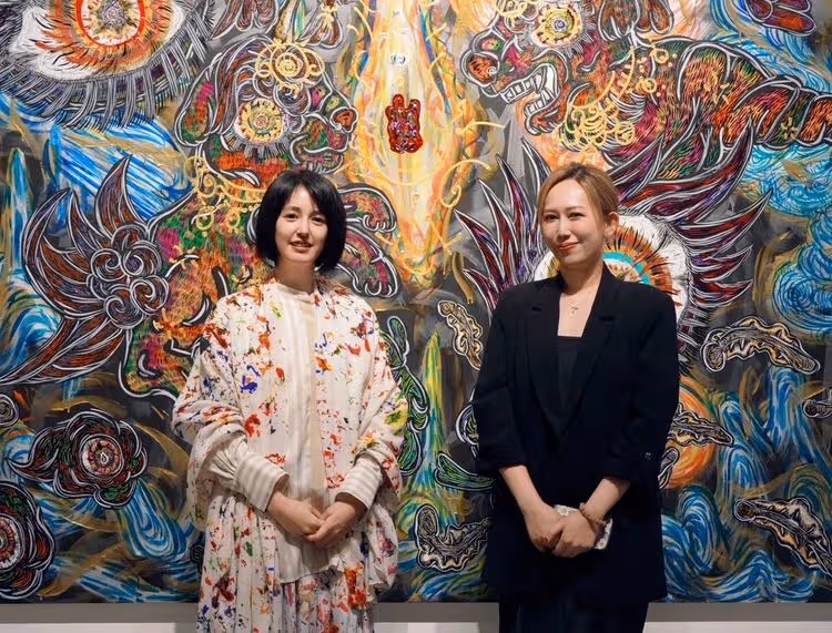 「電商女帝」瑪菲司朝聖小松美羽畫展 驚呼：這幅畫是活的！