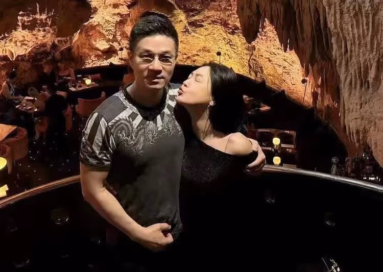 小S公公棄百萬月薪醫生職涯　長抱鴻海賺20億！郭台銘也知道