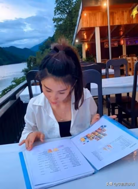 天津小伙娶小11歲寮國美女,斥巨資給娘家建別墅,如今成人生贏家