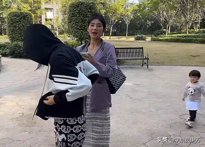 天津小伙娶小11歲寮國美女，斥巨資給娘家建別墅，如今成人生贏家
