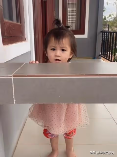 天津小伙娶小11歲寮國美女，斥巨資給娘家建別墅，如今成人生贏家