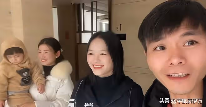 天津小伙娶小11歲寮國美女,斥巨資給娘家建別墅,如今成人生贏家