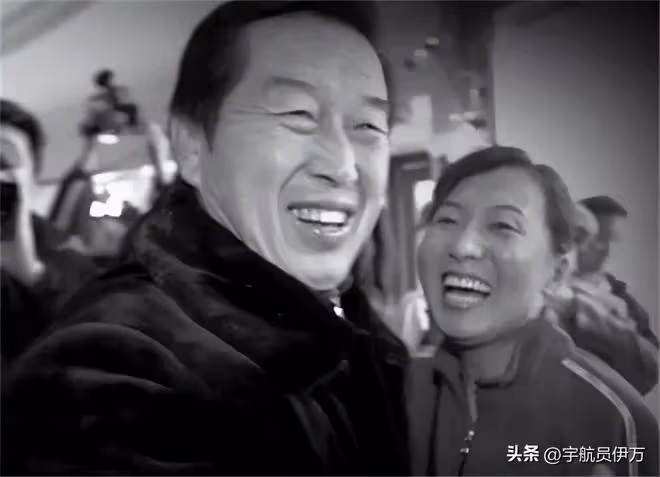 東方神鹿王軍霞:退役移居美國,3個孩子3個爹,如今成人生贏家