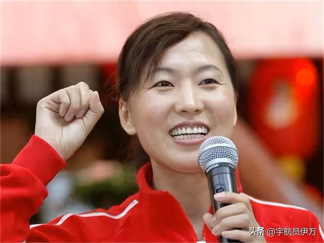 東方神鹿王軍霞:退役移居美國,3個孩子3個爹,如今成人生贏家