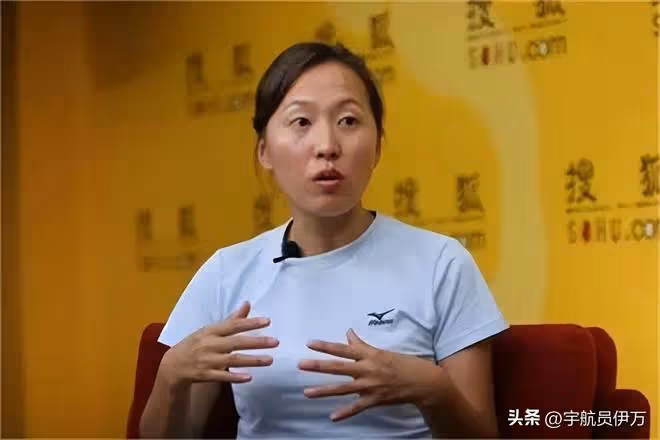 東方神鹿王軍霞:退役移居美國,3個孩子3個爹,如今成人生贏家