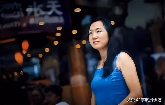 東方神鹿王軍霞：退役移居美國，3個孩子3個爹，如今成人生贏家