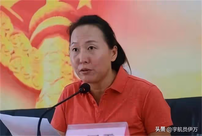 東方神鹿王軍霞：退役移居美國，3個孩子3個爹，如今成人生贏家