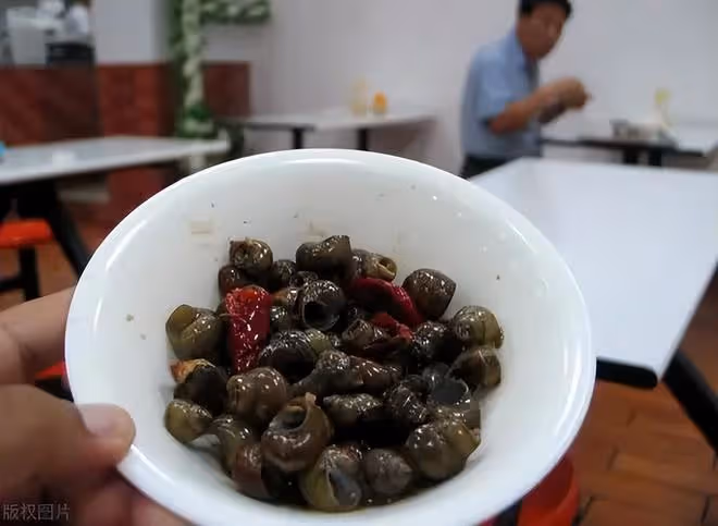 她只因吃了盤醬爆田螺,做了六次腰穿,扎了300瓶藥,被迫流產