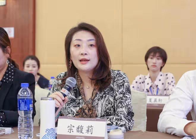 宗慶後去世後,全網為宗馥莉說媒,力薦霍啟山,鄭全海被罵滾出去