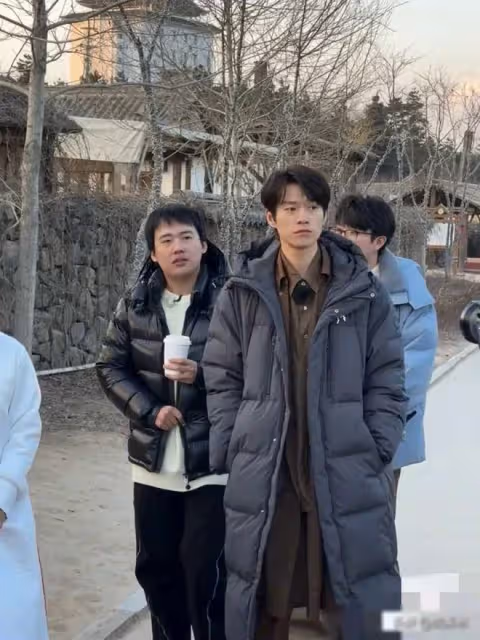 2月29日,郭麒麟引發熱議!網友看後紛紛感嘆:胖成了郭德綱!