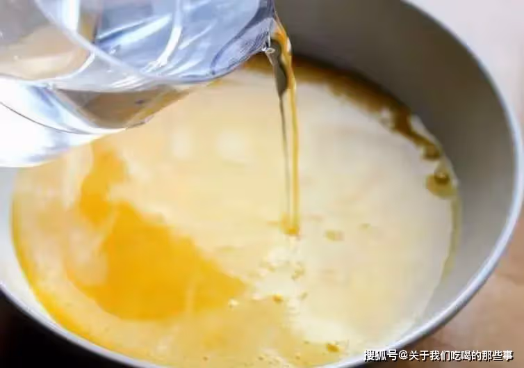 蒸雞蛋羹,別加水就蒸,記住這「5步」,蛋羹光滑無孔,入口嫩滑