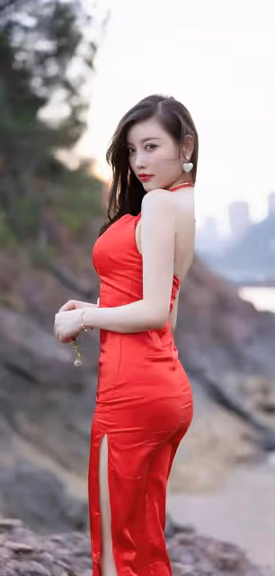 讓春天的浪漫與職場的幹練完美融合,以時尚姿態開啟新季,展現不一樣的你