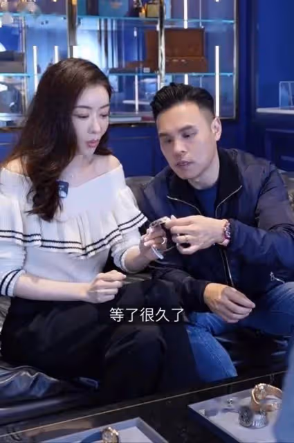 熊黛林看上250萬名表,老公問價後豪氣買下,婚後堅持不再生男娃