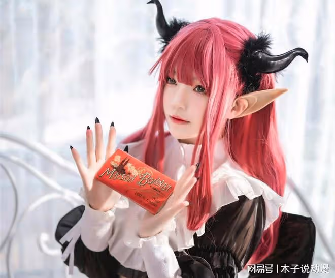 賈乃亮李小璐女兒甜馨為cos初音未來道歉,二次元被罵慘了!