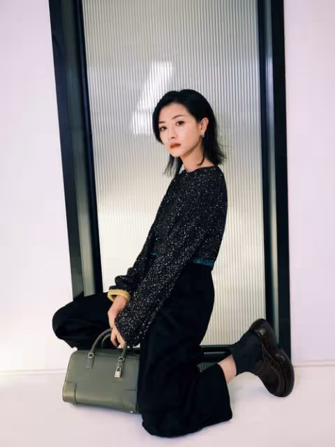 《絕美如畫!萬茜全新寫真曝光,驚艷登場,美得令人窒息!》