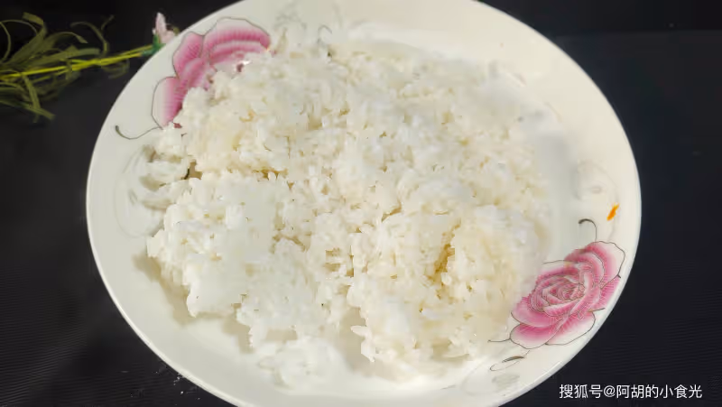 早餐吃它,比10個包子滿足!滋味足營養全,一炒一卷香上天,一口一個好吃扛餓