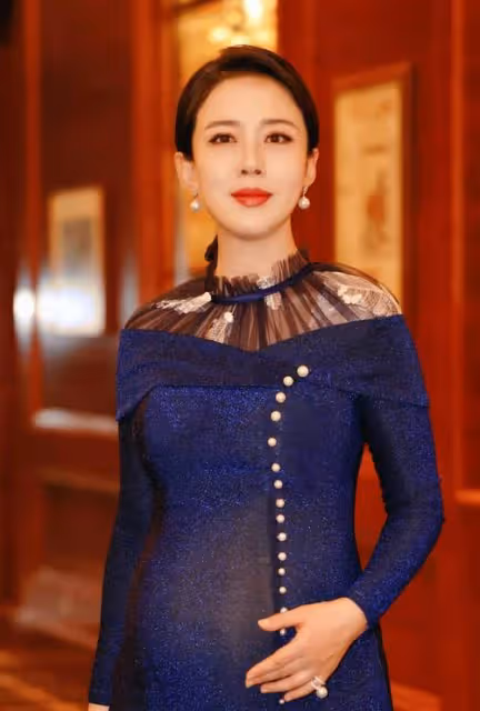 45歲性感女神顏丹晨,散發魅力撩人無比!