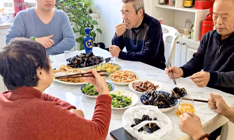 山東80歲老人回娘家，76歲弟媳做一桌飯菜走紅，網友：「真寒酸」
