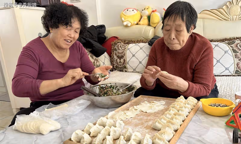 山東80歲老人回娘家，76歲弟媳做一桌飯菜走紅，網友：「真寒酸」