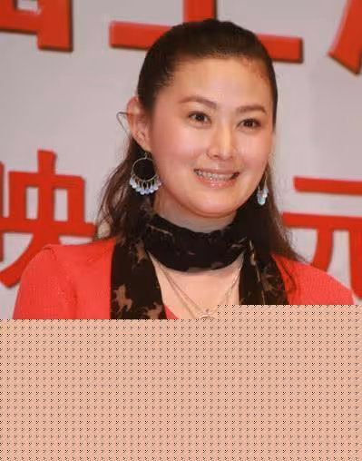 她被譽為「最美潘金蓮」，曾與潘長江春晚同台，今48歲風韻猶存