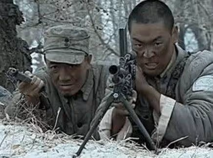 因拍戲被炸雙目失明,得抑鬱症後多次想自殺,39歲成首位80後影帝