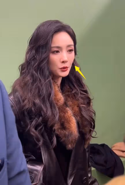 外媒時裝周生圖:鍾楚曦腋下髒兮兮,楊冪長痘,任嘉倫又白又瘦