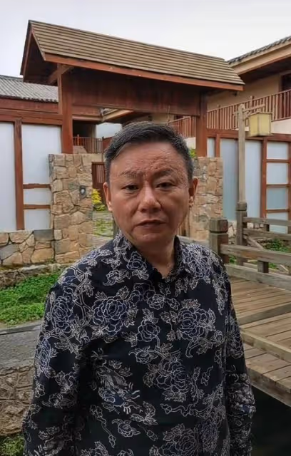 他是春晚常客,傾家蕩產陪妻子抗癌21年,如今52歲就滿頭白髮