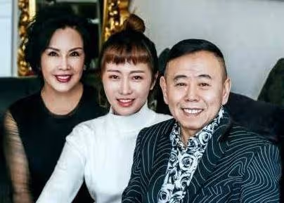 被說丑的男星,偏偏女兒個個貌美如花!他竟隱藏了女兒27年