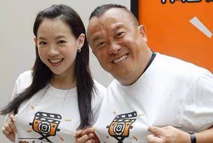 被說丑的男星,偏偏女兒個個貌美如花!他竟隱藏了女兒27年